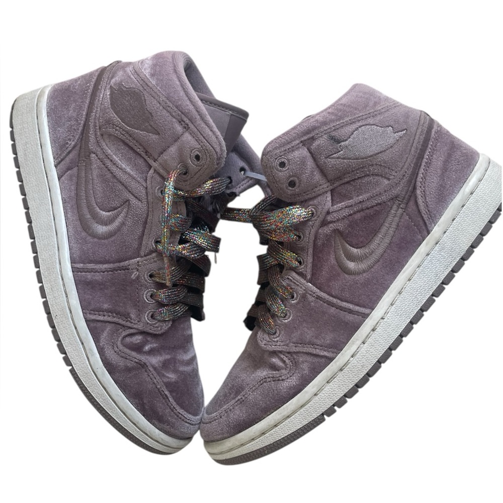 Nike Air Jordan 1 Mid SE Women's Size 7 Purple Smoke Velvet DQ8397-500